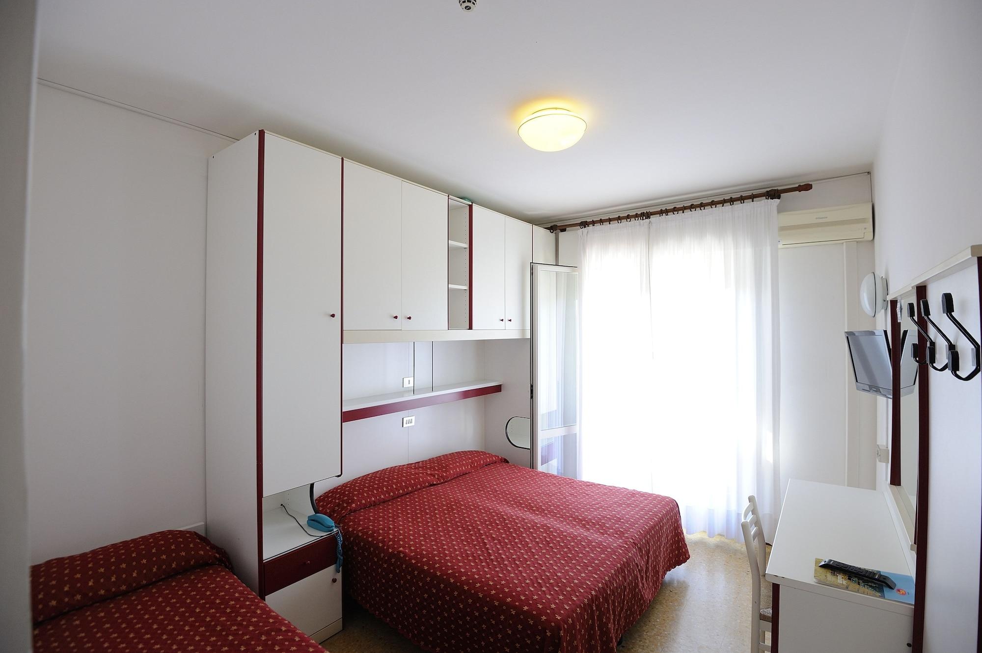 Hotel Jadran ลิโดดิเยโซโล ภายนอก รูปภาพ