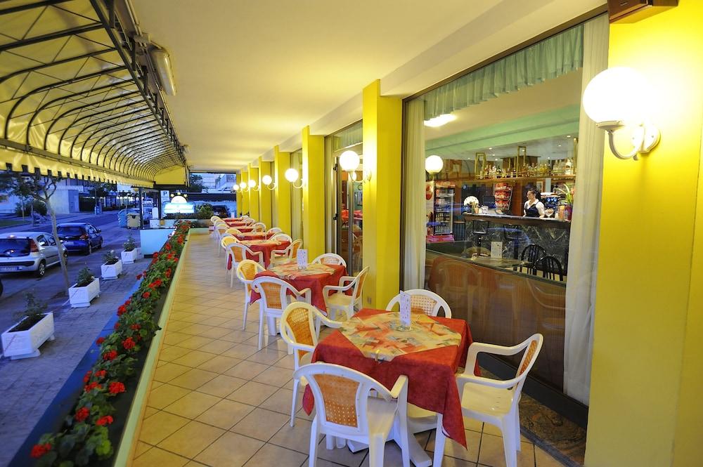 Hotel Jadran ลิโดดิเยโซโล ภายนอก รูปภาพ