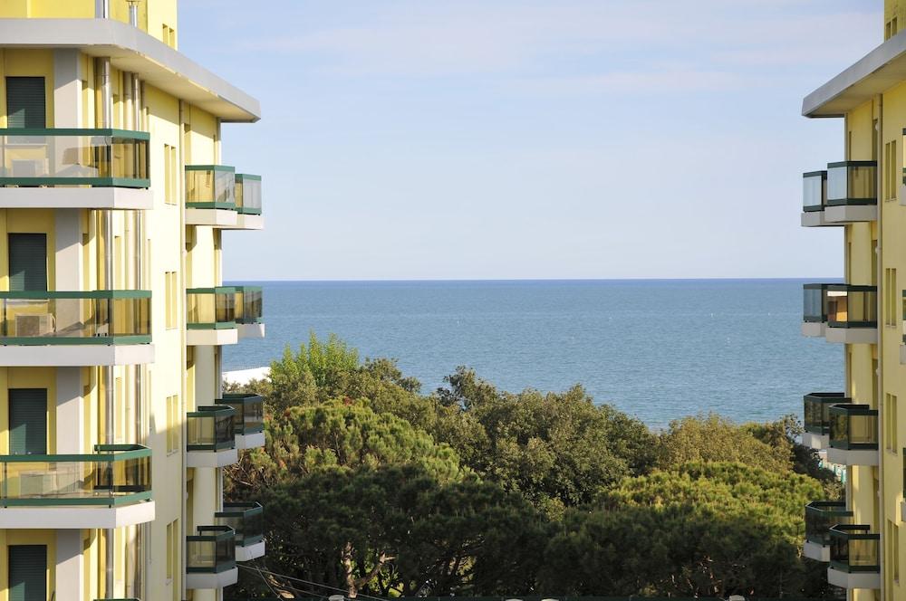 Hotel Jadran ลิโดดิเยโซโล ภายนอก รูปภาพ