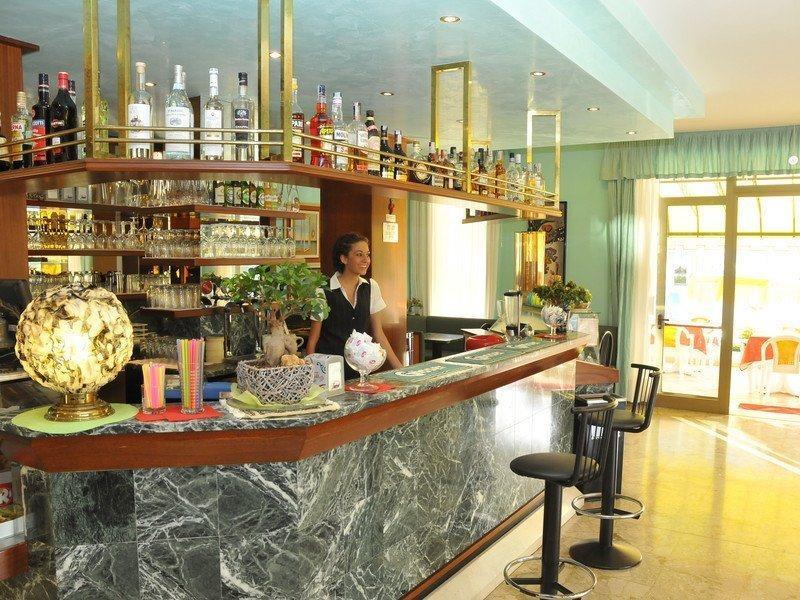Hotel Jadran ลิโดดิเยโซโล ภายนอก รูปภาพ