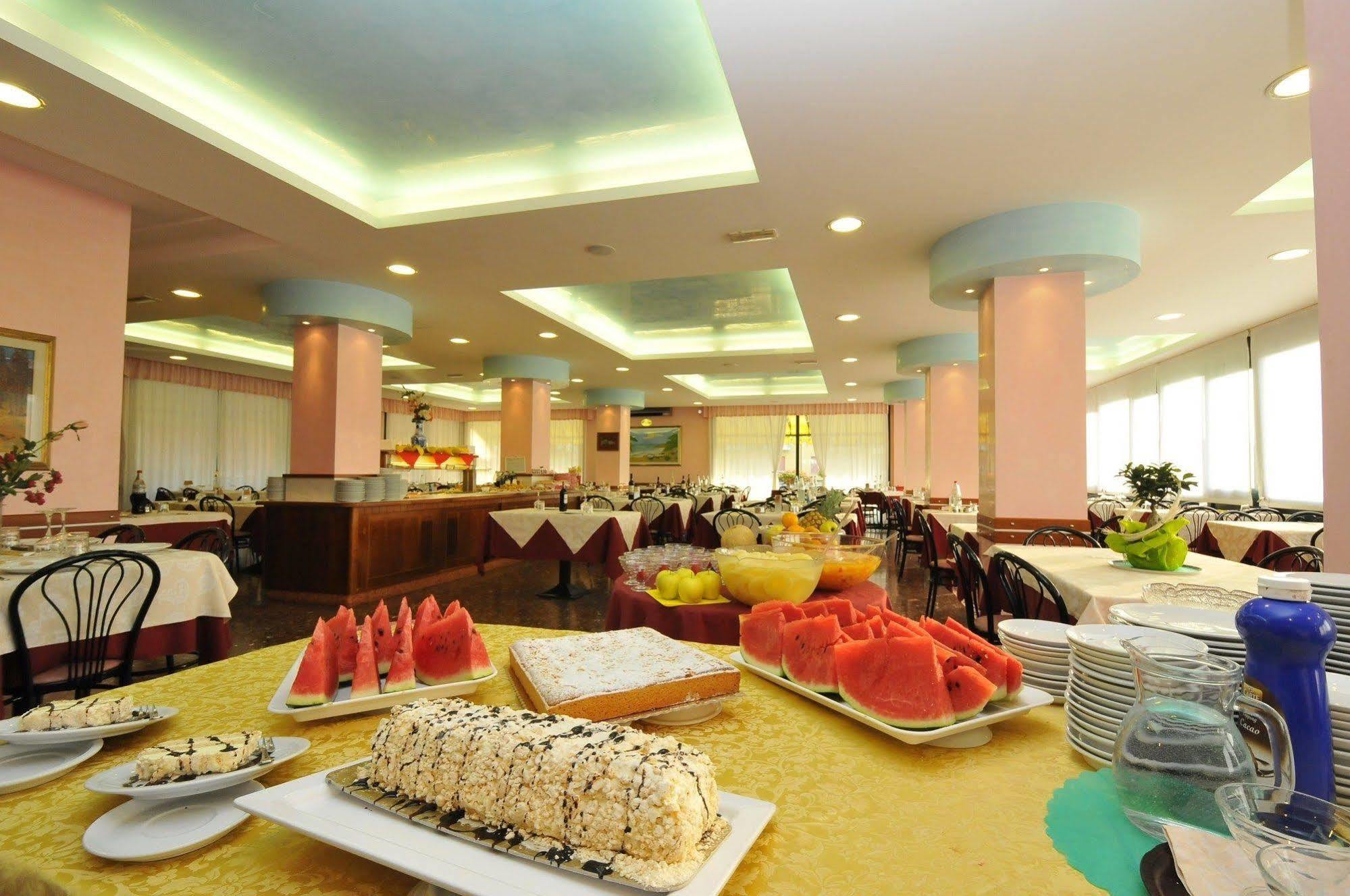 Hotel Jadran ลิโดดิเยโซโล ภายนอก รูปภาพ