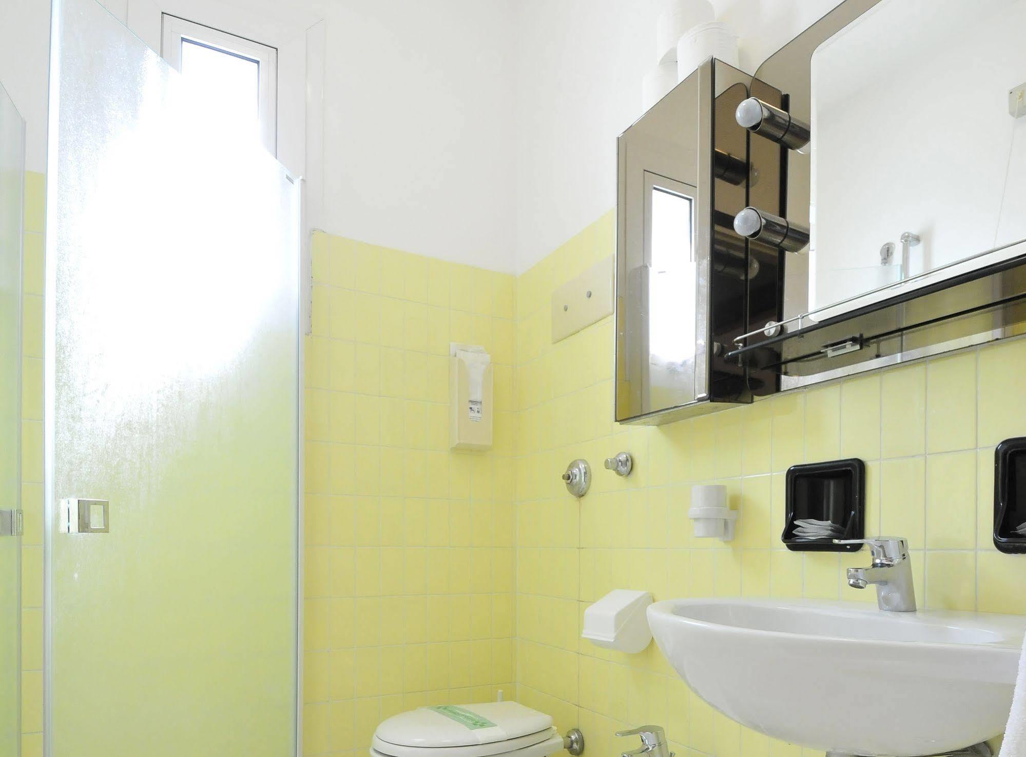 Hotel Jadran ลิโดดิเยโซโล ภายนอก รูปภาพ
